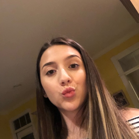 Meet your Posher, Kailey - Picture 1 of 1